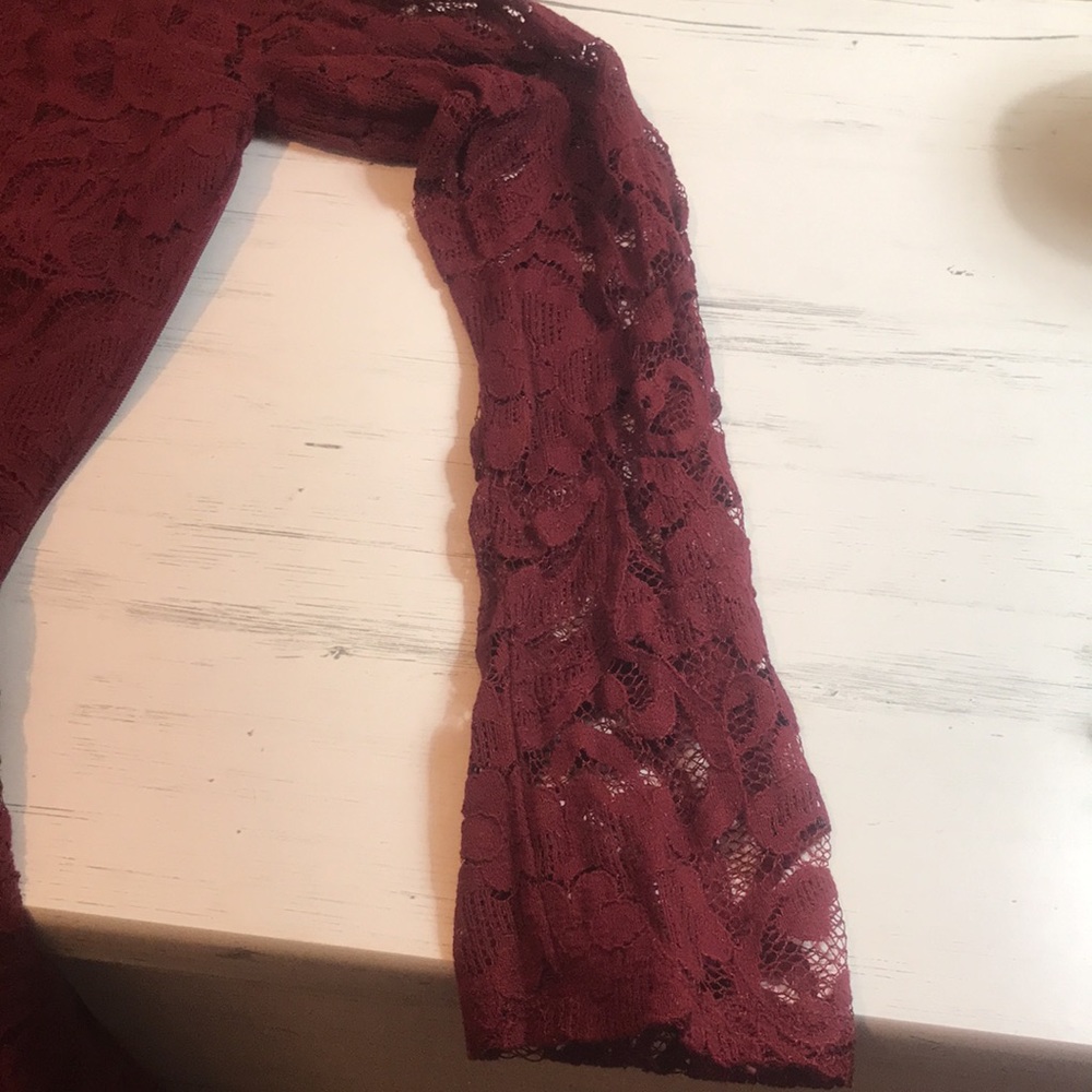 Hollister V-neck Lace Dress - Picture 9 of 10